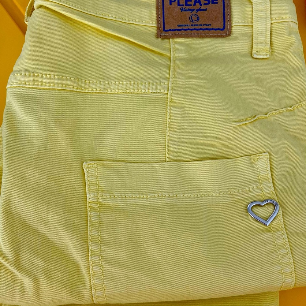 Please Yellow Stylish Jeans purchased in Italy - 🇮🇹 High fashion design! Perfect